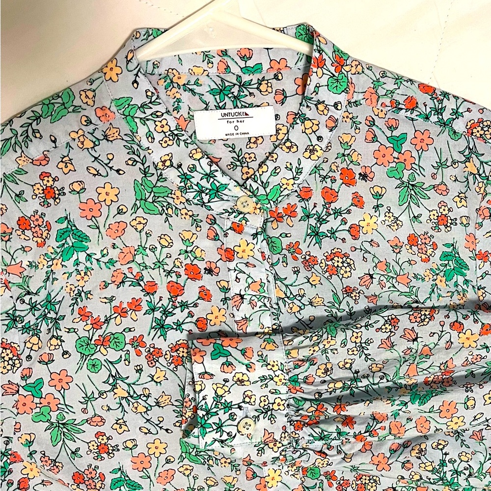 UNTUCKit floral blouse NWOT